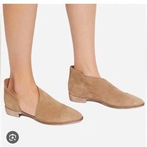 NWOT Free People Royale tan beige suede flat shoes. Pointed toes. Size 9/ EU 40